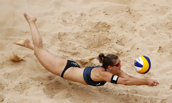Comment creuser un pic dur dans le volleyball de plage?